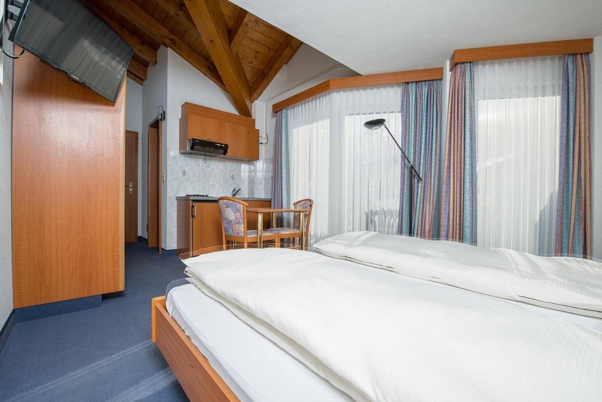 Hotel Etoile & Alpenperle Residences Saas-Fee Room photo